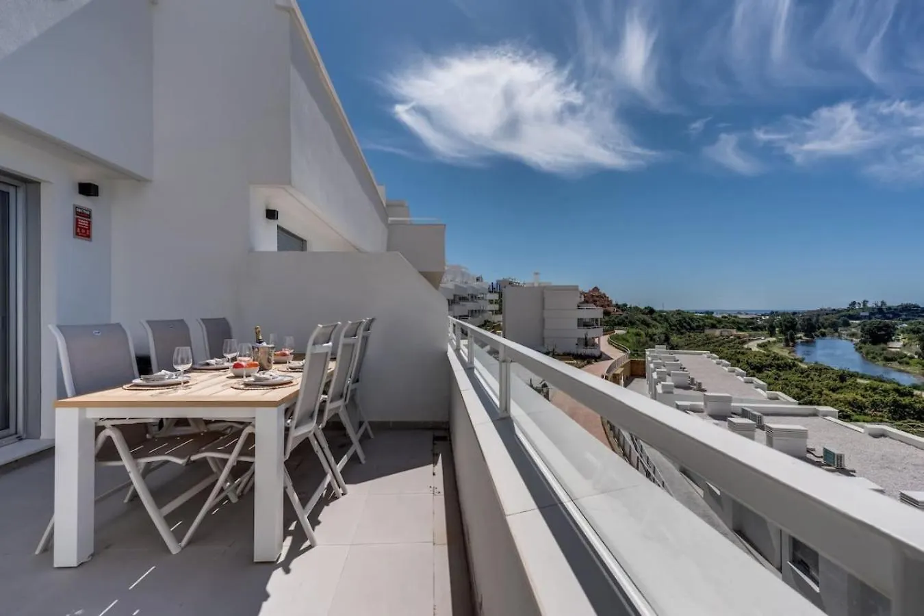 Charming 3Br Apartment With Panoramic Views Εστεπόνα