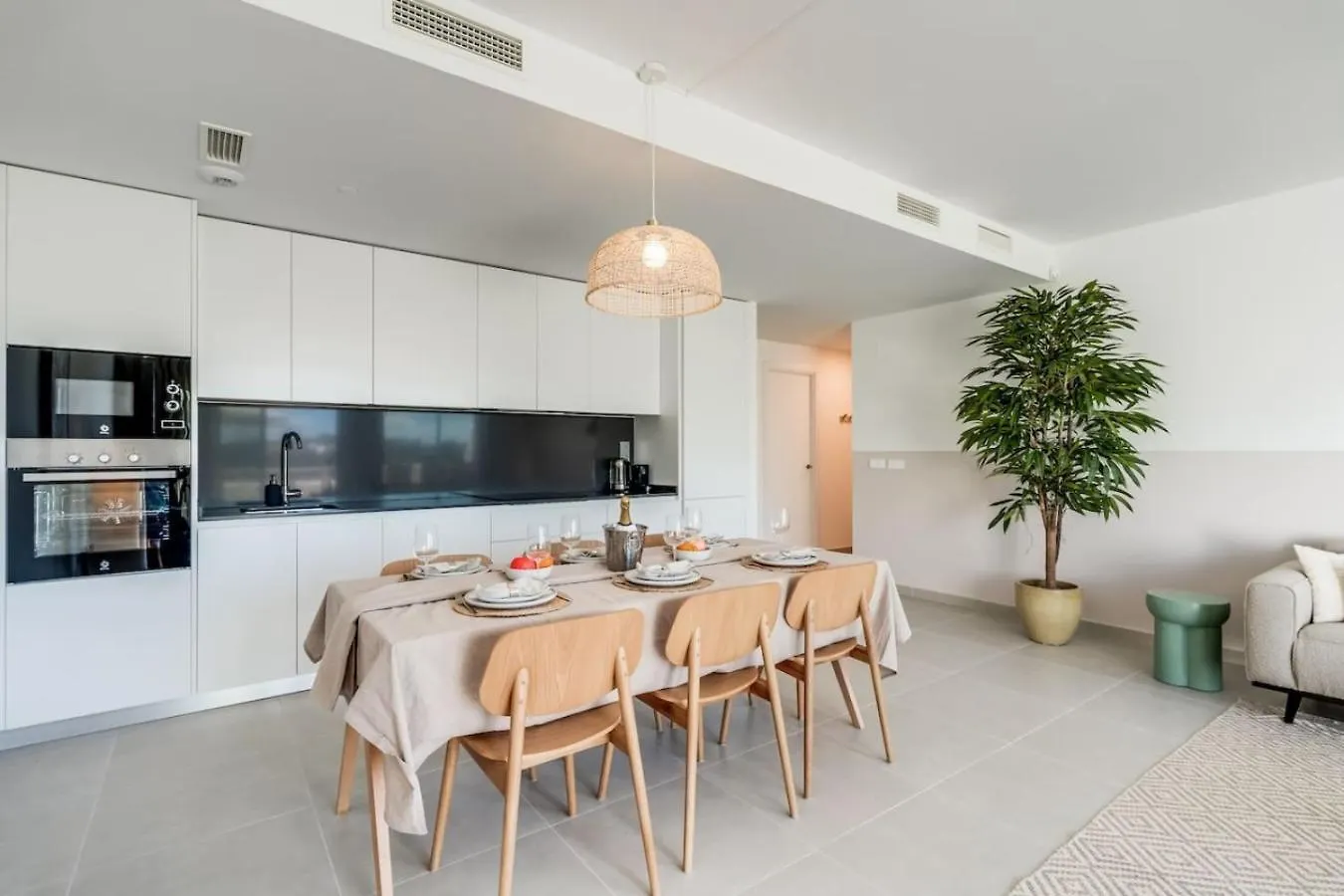 Charming 3Br Apartment With Panoramic Views Εστεπόνα