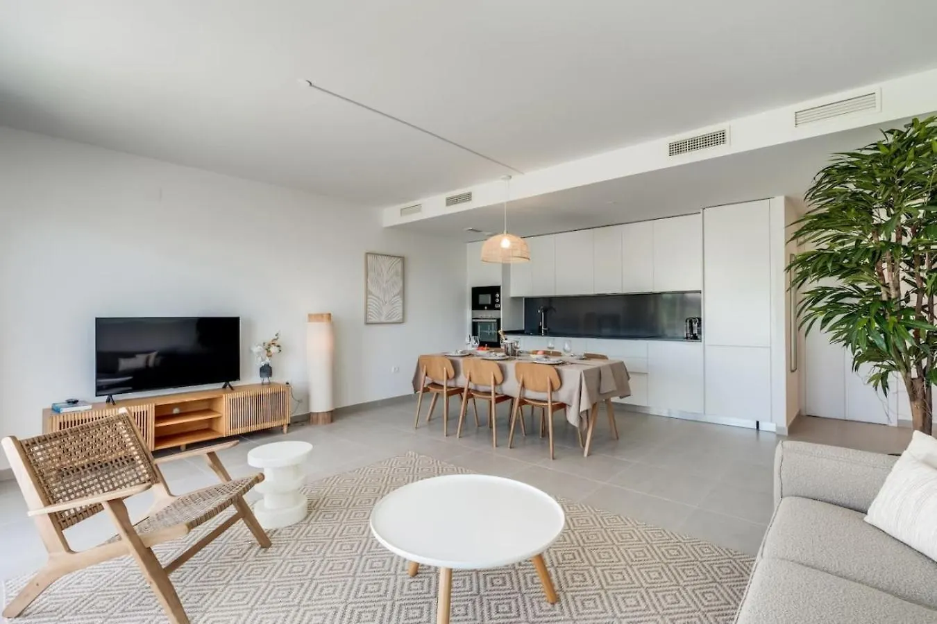 Charming 3Br Apartment With Panoramic Views Εστεπόνα