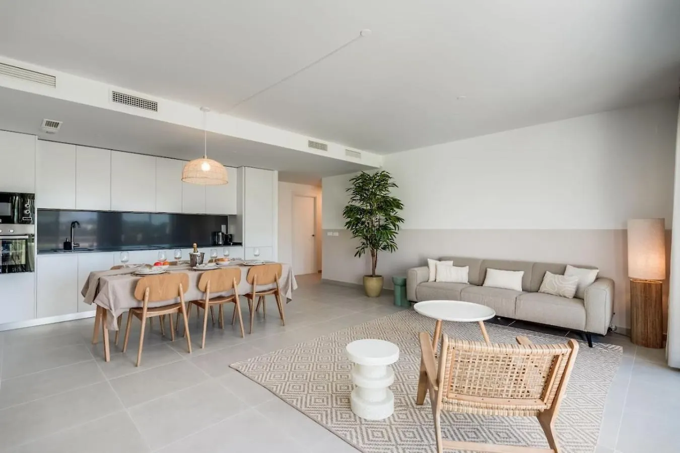 Charming 3Br Apartment With Panoramic Views Εστεπόνα