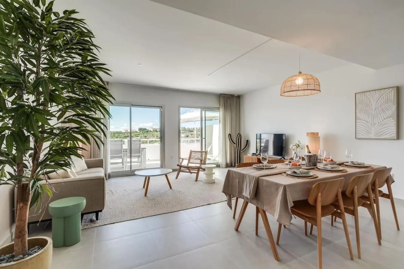 Charming 3Br Apartment With Panoramic Views Εστεπόνα